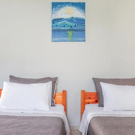 Catherine Blue - 4 Minutes Off The Poros (Kefalonia)
