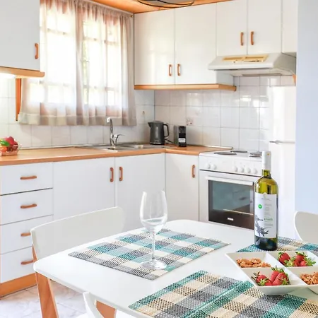 Catherine Blue - 4 Minutes Off The Appartement Poros (Kefalonia)