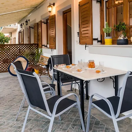 Catherine Blue - 4 Minutes Off The Appartement Poros (Kefalonia)