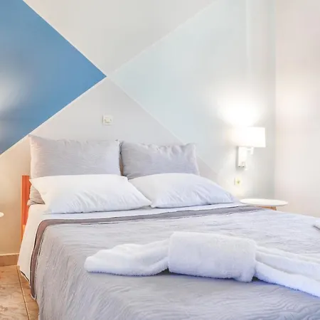 Catherine Blue - 4 Minutes Off The شقة بوروس