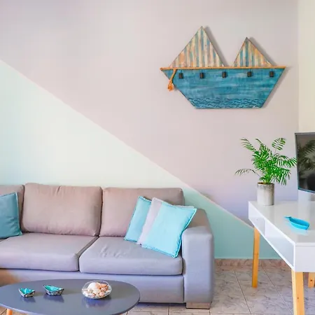 Catherine Blue - 4 Minutes Off The شقة بوروس