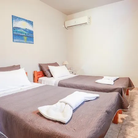 Catherine Blue - 4 Minutes Off The شقة