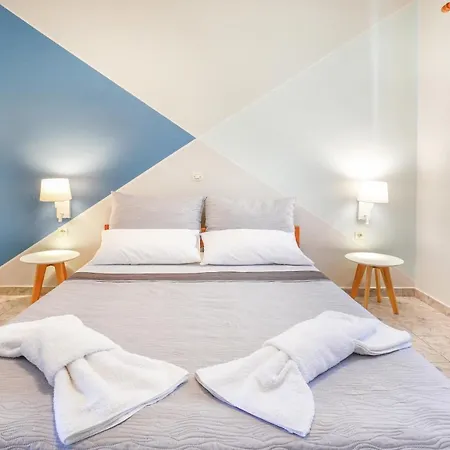 Catherine Blue - 4 Minutes Off The * بوروس