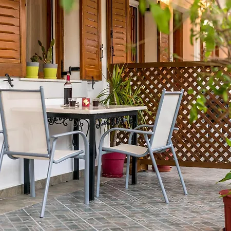 Catherine Blue - 4 Minutes Off The * بوروس